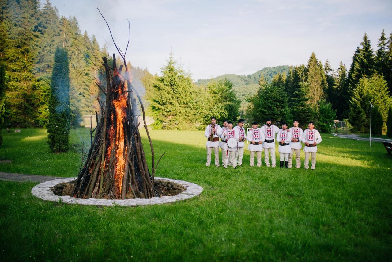 Casute Valea Zanelor Hotel Kovászna Kültér fotó